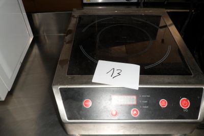 une photo d'une plaque de cuisson sur laquelle est posée une étiquette de prix