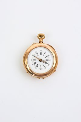 Montre de poche avec chiffres romains et chiffres romains sur le cadran