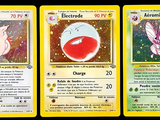 trois cartes Pokémon présentant des motifs différents sur un fond noir