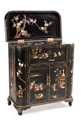 une image représentant un meuble à tiroirs décoré de noir et d'or