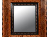 image d'un miroir avec un cadre en bois sur fond blanc