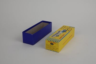 une boîte bleue et une boîte jaune sur une surface blanche