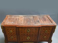 Commode marquetée en bois de rose et de violette de carrés à… (photo 2)