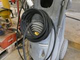 a machine that is sitting on the floor in the garage