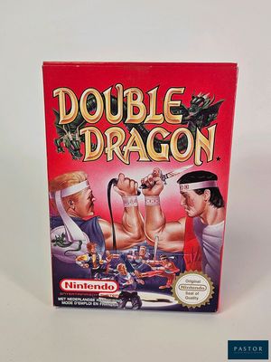 La boîte du jeu Double Dragon est posée sur la table.