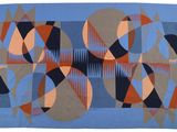 une image représentant une couette bleue et orange ornée de cercles