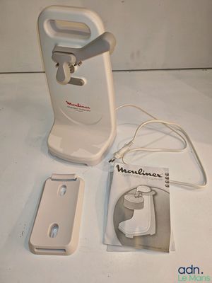 Lot de trois articles de petits électroménagers dont un œuvr…