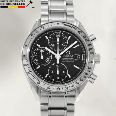 une image d'une montre en gros plan sur fond blanc