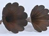 paire de phonographes anciens plaqués argent, sur pied
