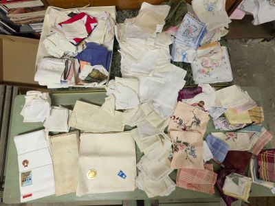 153 / À récupérer dans une maison à Meyzieu : -1 CH / …