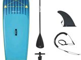 La planche de stand up paddle est prête à être utilisée sur l'eau