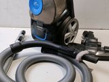 a vacuum that is sitting on a table next to a hose