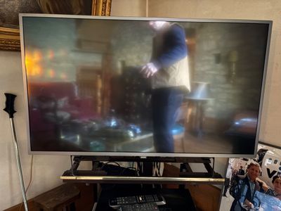 PHILIPS Téléviseur écran plat, diagonale 108 cm.