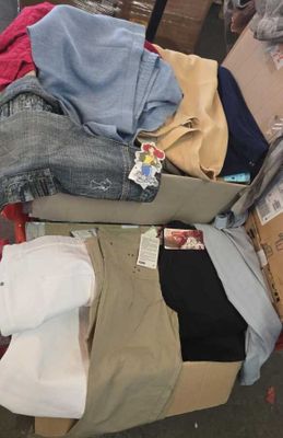 54 / LOT DE 128 kg DE VETEMENTS DE TAILLES ET MARQUES …