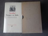 un livre ouvert sur lequel figure l'image d'une ville
