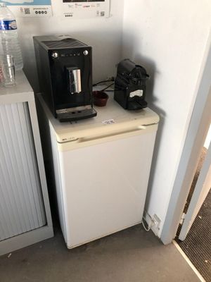 Réfrigérateur top Beko, cafetière Melita et cafetière à expr… - Photo 1
