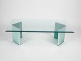 une photo d'une table basse en verre sur fond blanc
