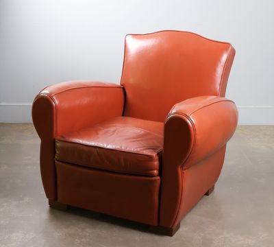 Fauteuil club en cuir marron. Vers 1950.