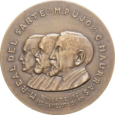 l'image d'une médaille de bronze sur laquelle figurent trois hommes