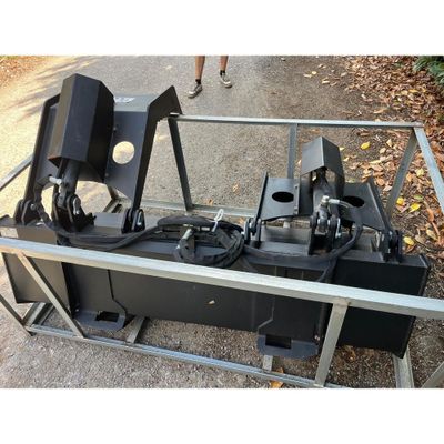 la photo d'une machine posée sur le sol