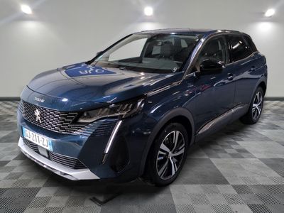 la voiture bleue est garée sur le sol à carreaux d'une pièce