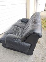 ROCHE BOBOIS, canapé deux places en cuir noir. (photo 6)