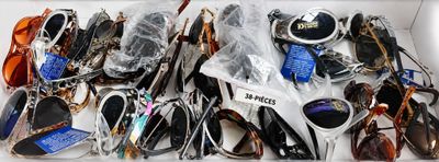 Lot de 38 pièces de lunettes de soleil neuve