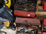un grand nombre d'outils sur une palette