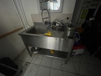 1 plonge à un bac + entretoise, égouttoir à droite + douchet…