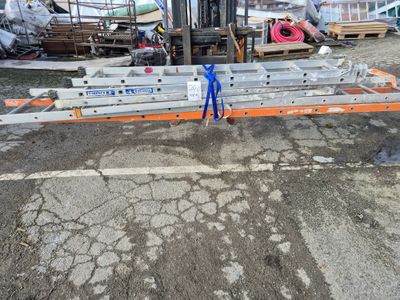 Lot de 4 échelles differentes modéles et tailles dont 1 TUBE…