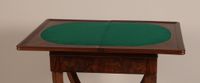 Table à jeux en acajou et placage d'acajou, piétement galbé … (photo 2)