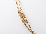 a close up of a gold chain with a clasp on it