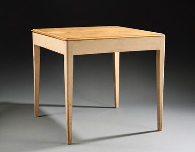 une image représentant une petite table avec un plateau en bois posée sur une surface grise