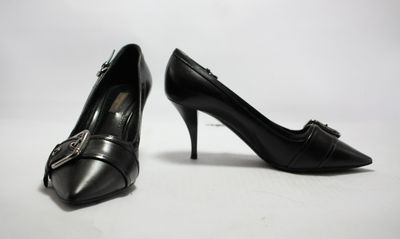 LOUIS VUITTON, escarpins en cuir verni, taille 37 1/2