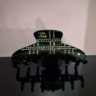 Pince à cheveux CHANEL grand modèle 11cm résine et strass, n…