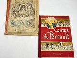deux livres posés sur une table blanche, dont l'un a une couverture rouge et l'autre une illustration en noir et blanc