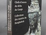 la couverture d'un livre sur laquelle figure l'image d'une statue