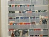 la photo d'un livre avec des timbres
