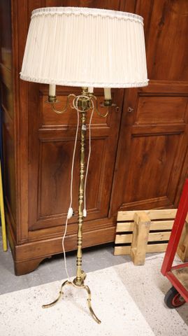 Lampadaire en laiton à trois bras de lumière
