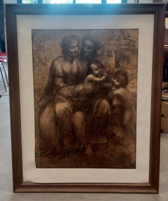 une vieille photo d'une femme tenant un enfant sur ses genoux