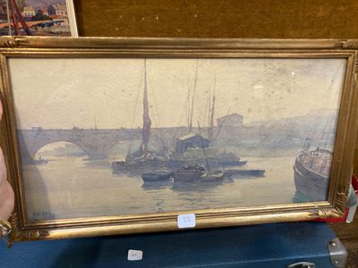 une photo d'un tableau posé sur une valise