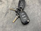 a bunch of keys that are laying on the floor