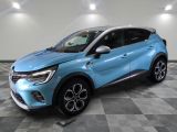 le nouveau renault c - hr suv est présenté dans un showroom