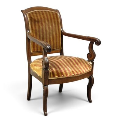 une image représentant une chaise dont l'assise est décapée et dont le cadre est en bois