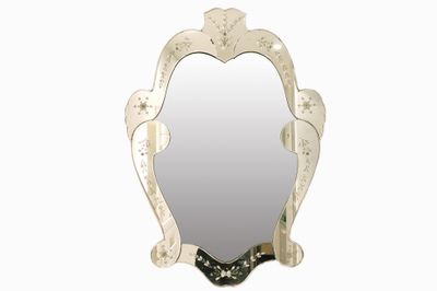 une image représentant un miroir blanc orné d'un nœud noir