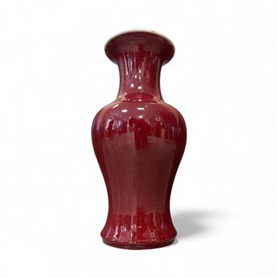 CHINE, vers 1900 Vase balustre en porcelaine émaillée sang d…
