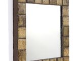 miroir rectangulaire avec un cadre marron et un motif de briques marron
