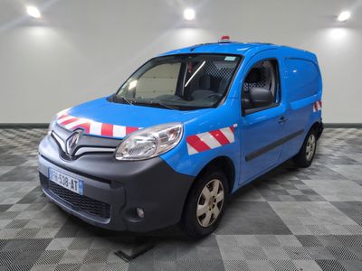 la photo d'une camionnette bleue avec une bande rouge et blanche sur le côté