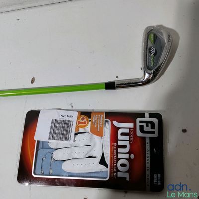 une photo d'un club de golf et d'un driver