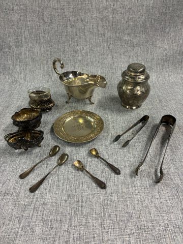 Angleterre. Saucière tripode en argent (Cygne) (Long : 1(), deux 